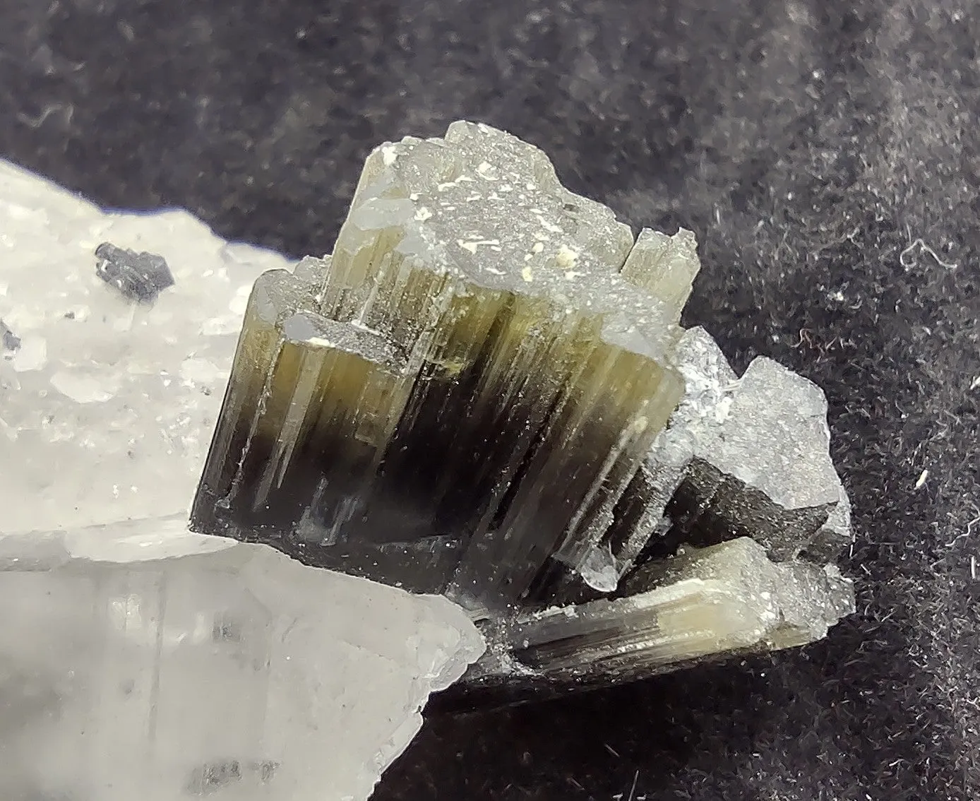 32.5 G PRISMATIC EPIDOT ON QUARTZ CRYSTAL SPECIMEN