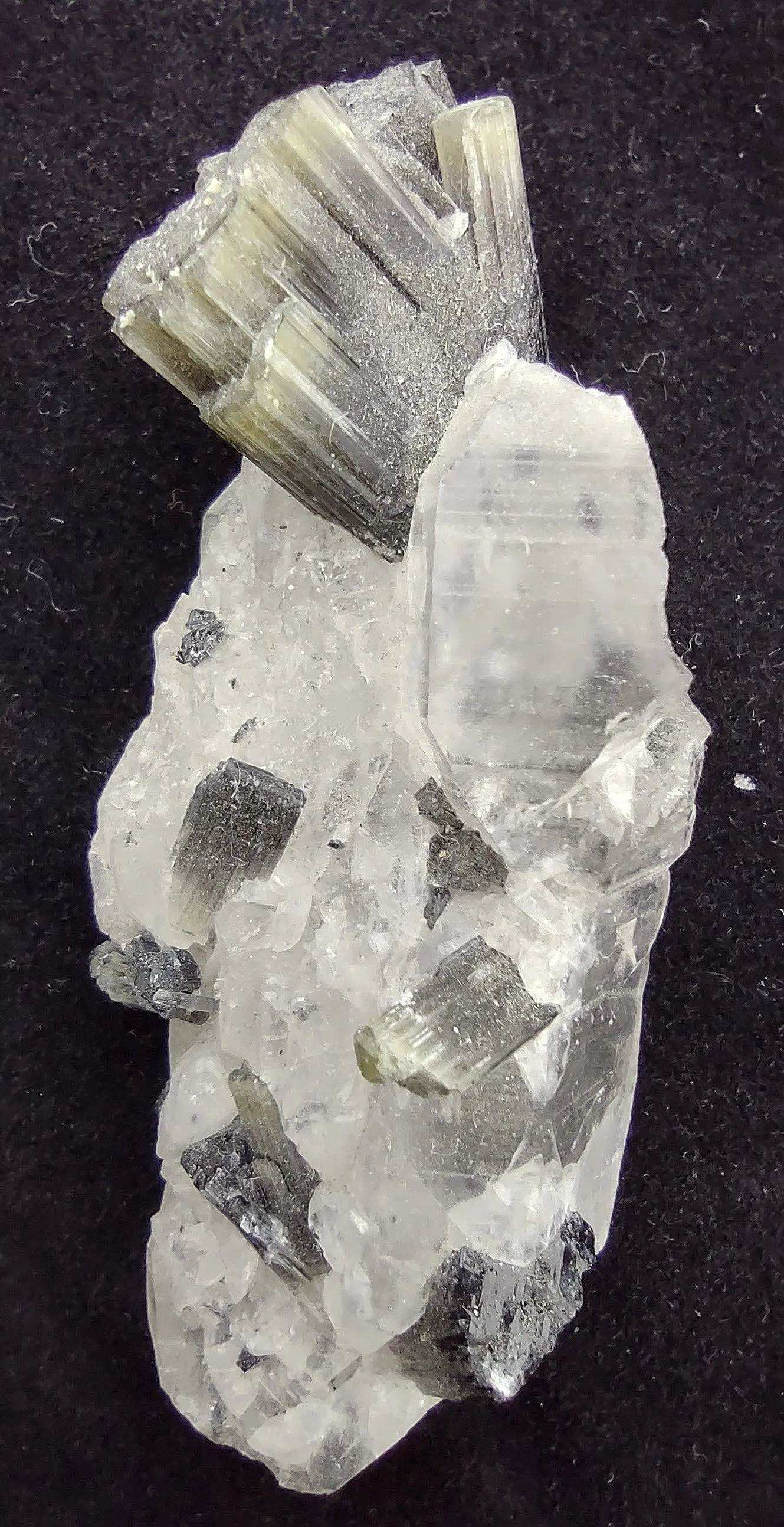 32.5 G PRISMATIC EPIDOT ON QUARTZ CRYSTAL SPECIMEN