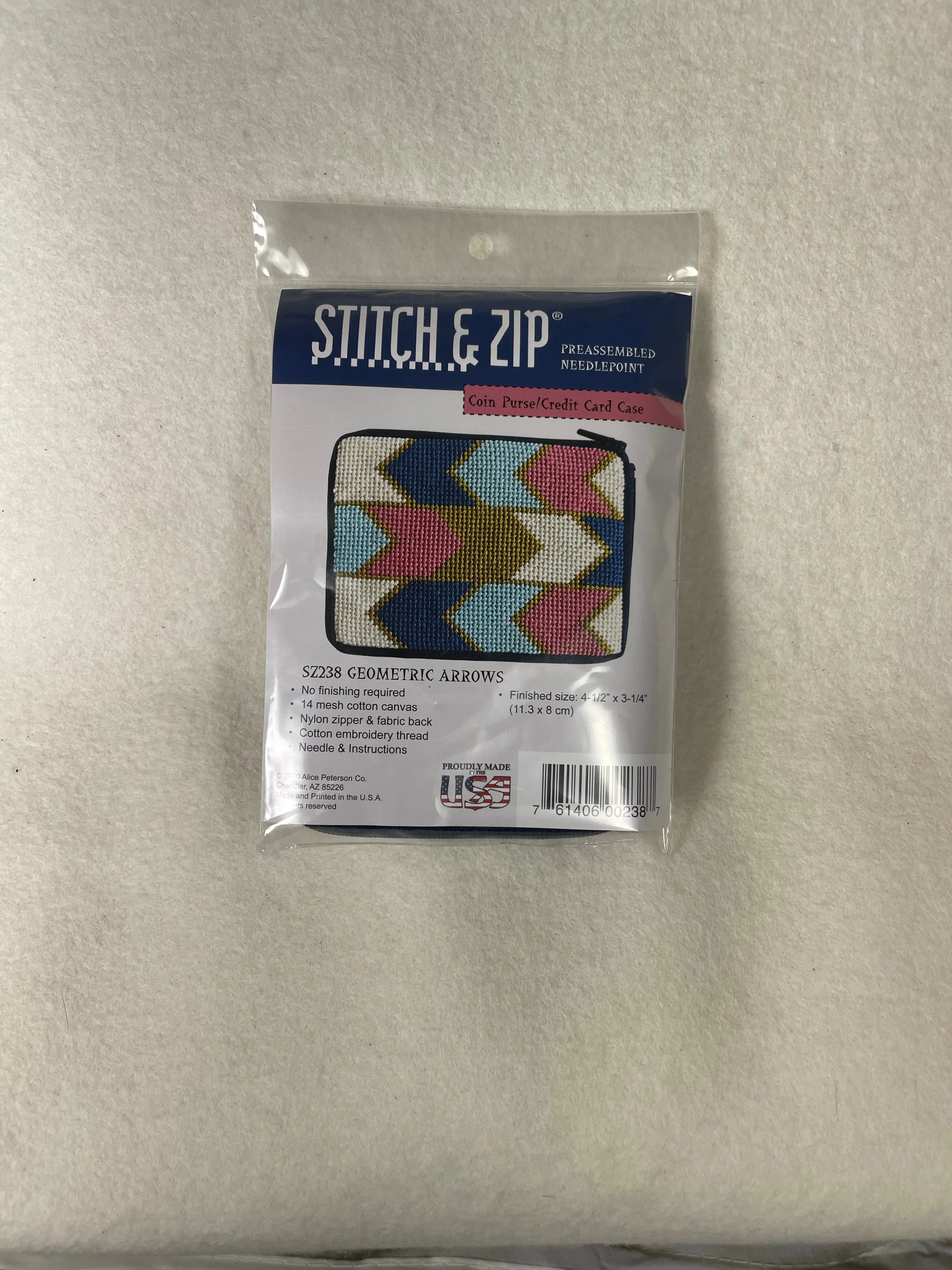 Alice Peterson SZ238 Stitch and Zip Geometric Arrows Coin Purse