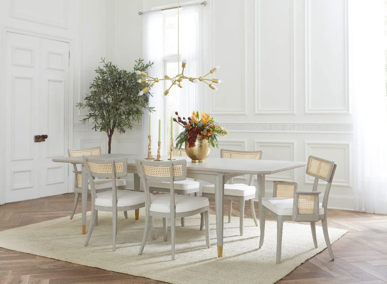 Bertram Dining Table / Soft Gray