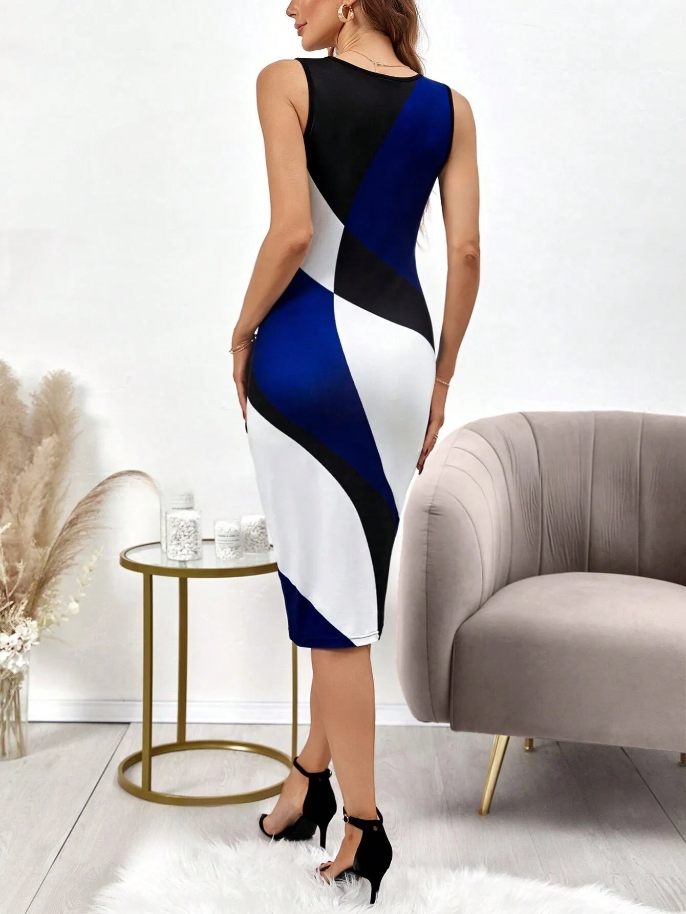 Clasi Colorblock Notched Neckline Bodycon Dress
