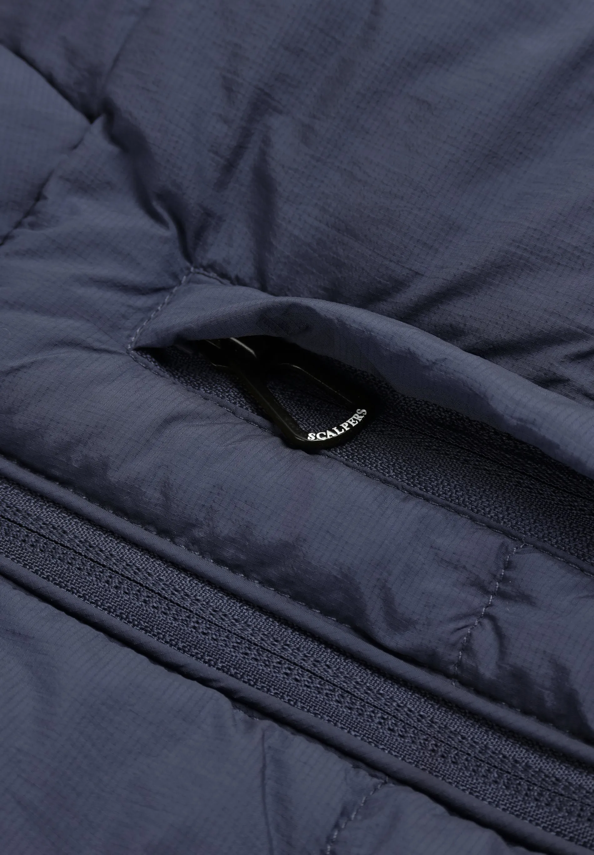 COLETE ACOLCHOADO COM BOLSO