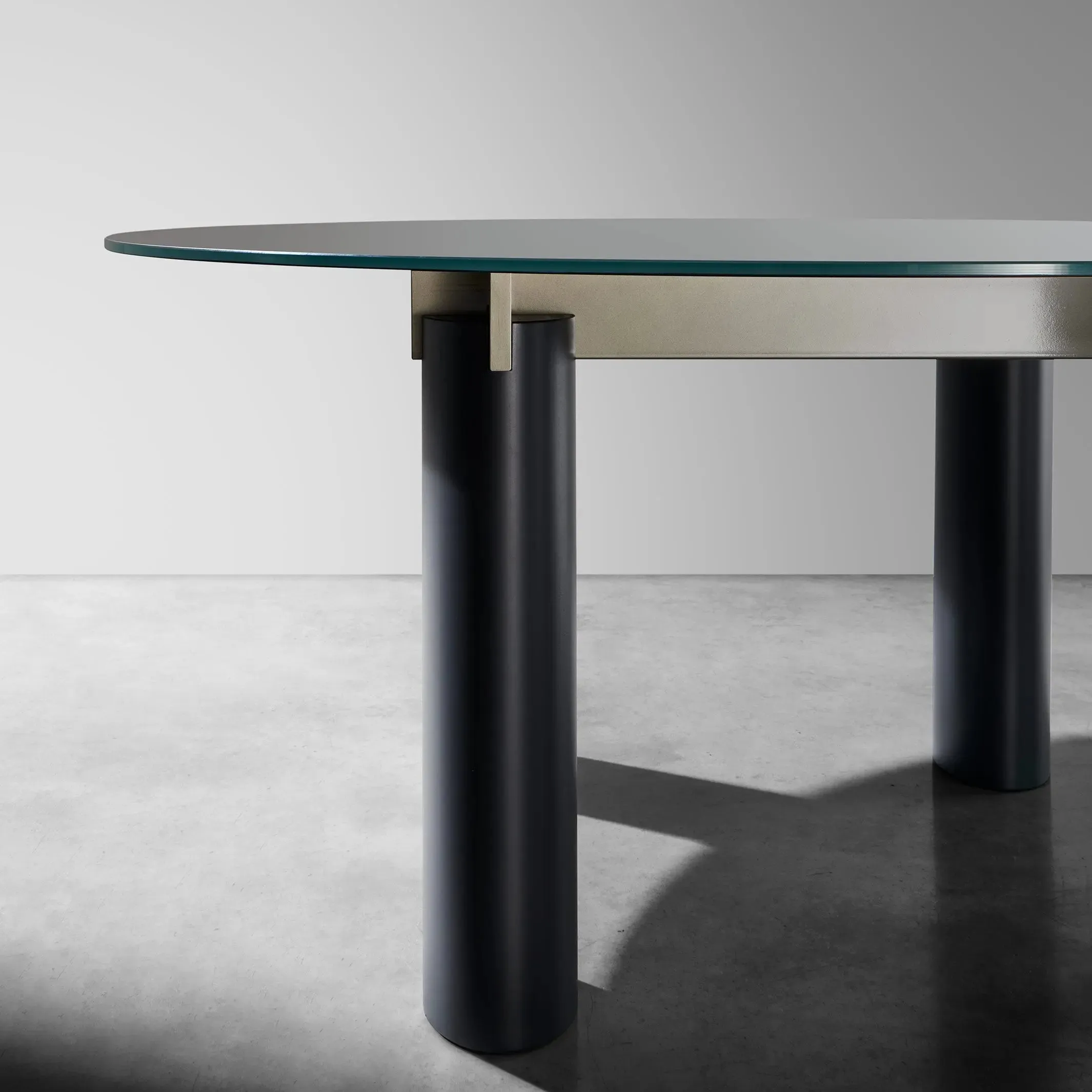 Daen 34 - Oval Table