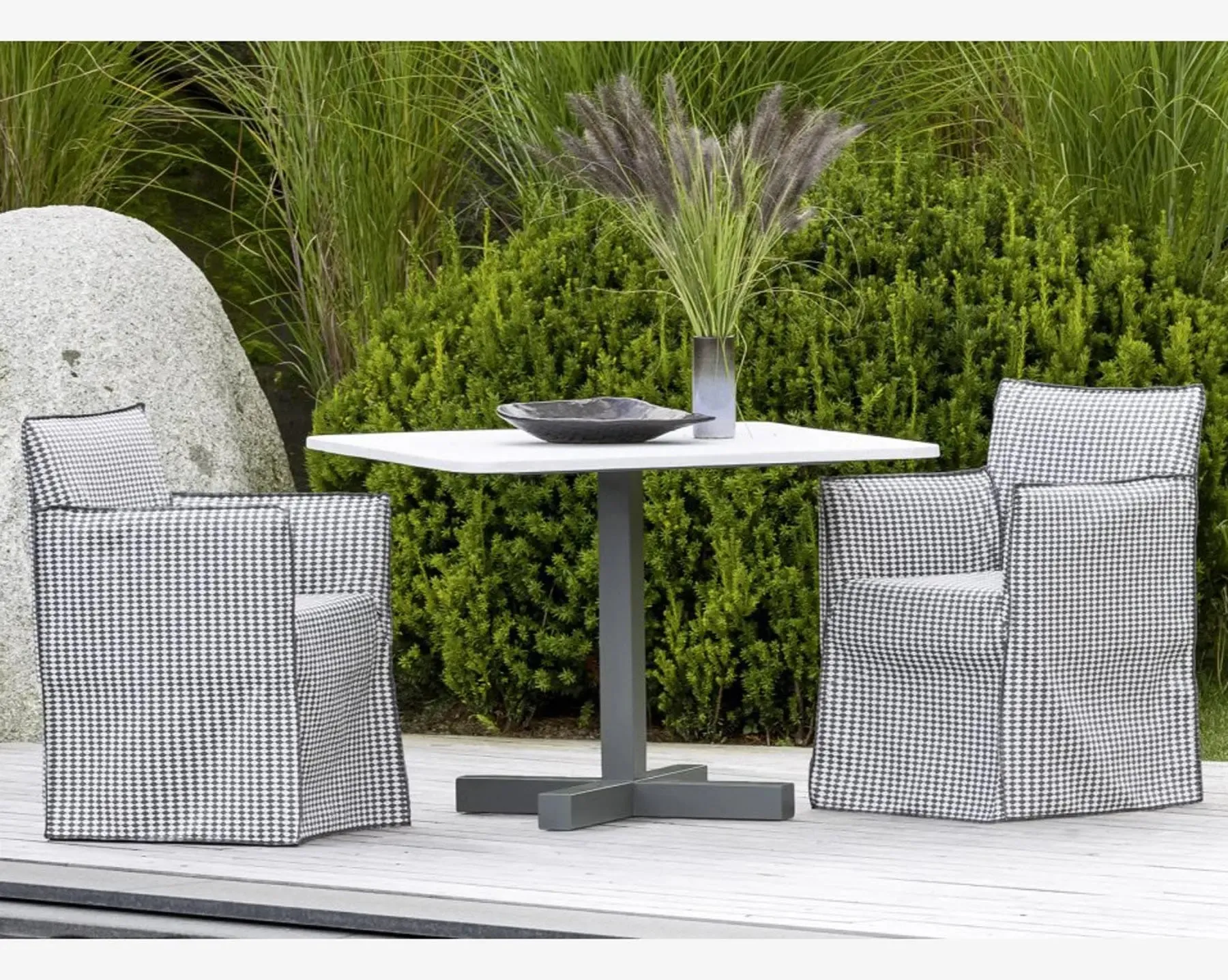 InOut 847 Table