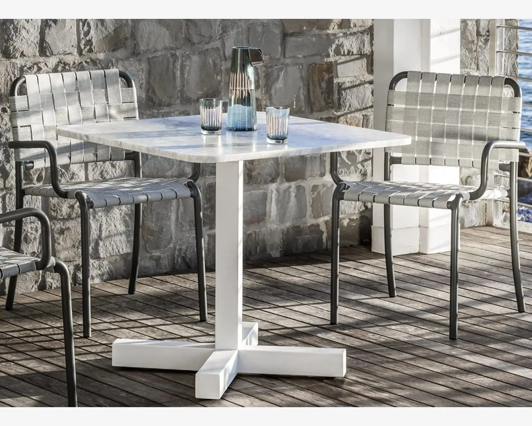 InOut 847 Table