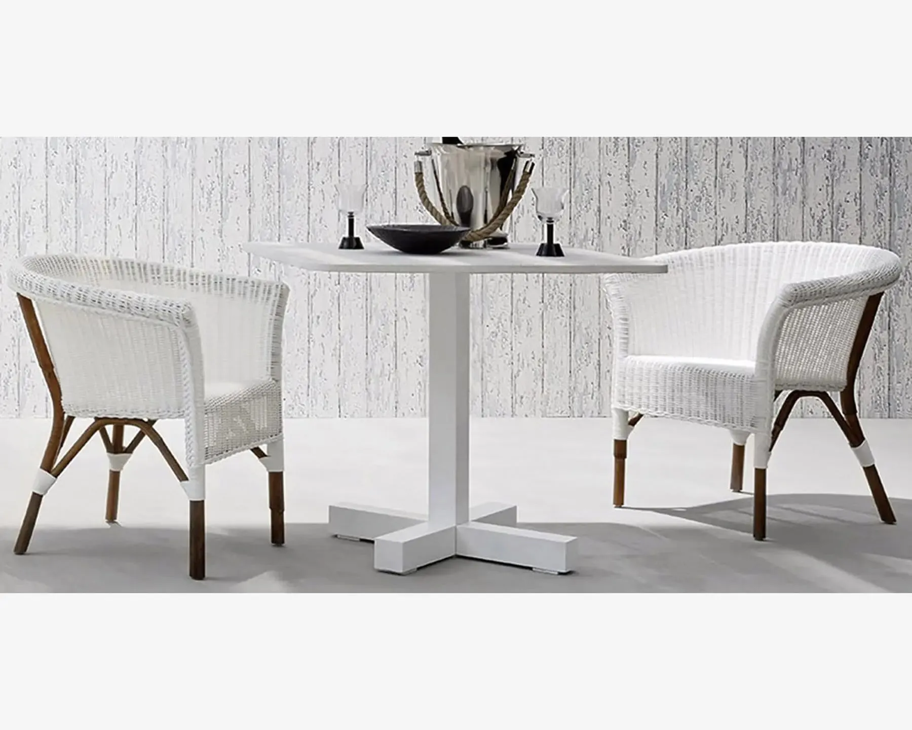 InOut 847 Table