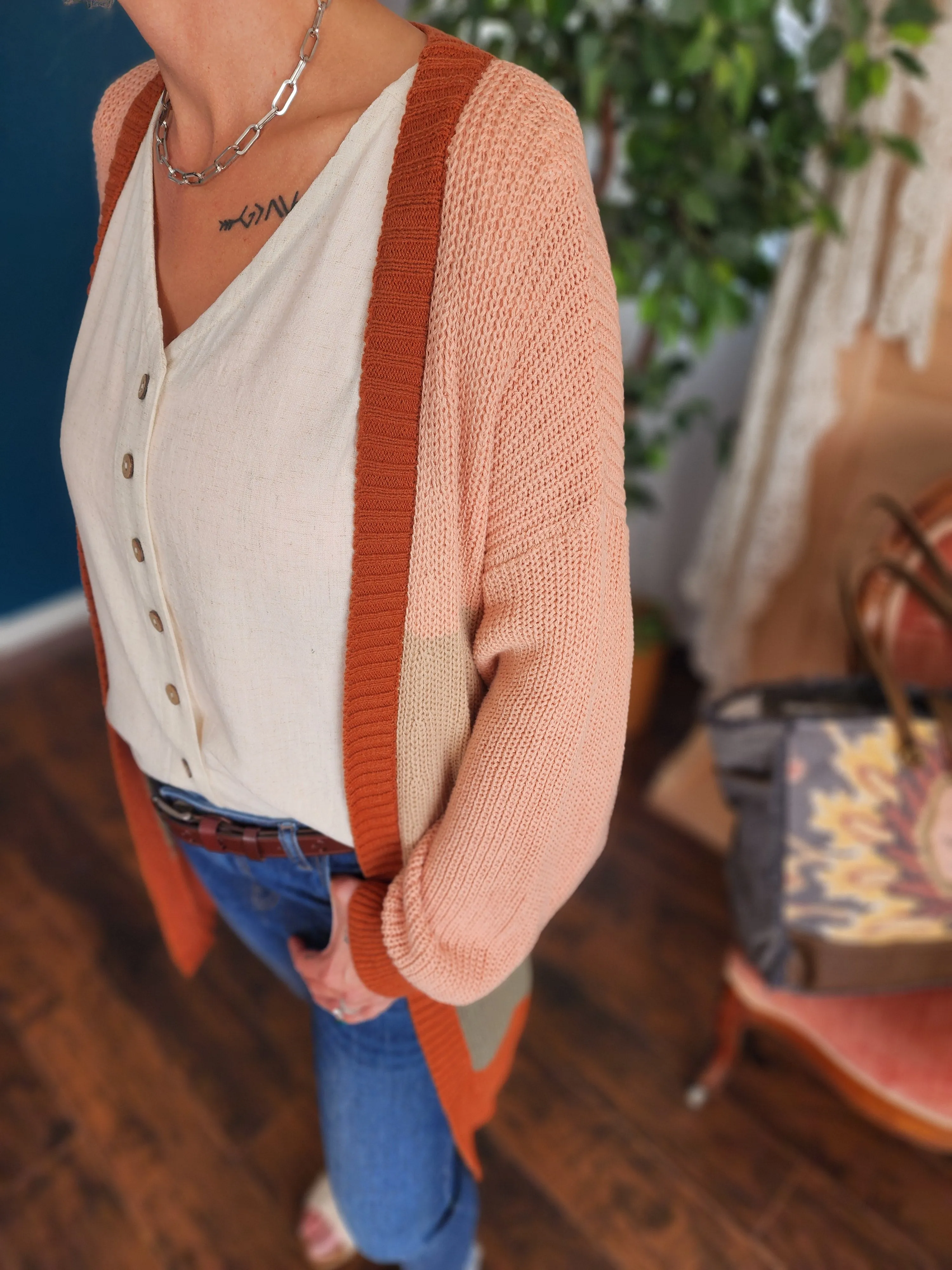 Linen button up v-neck sleeveless blouse in cream *