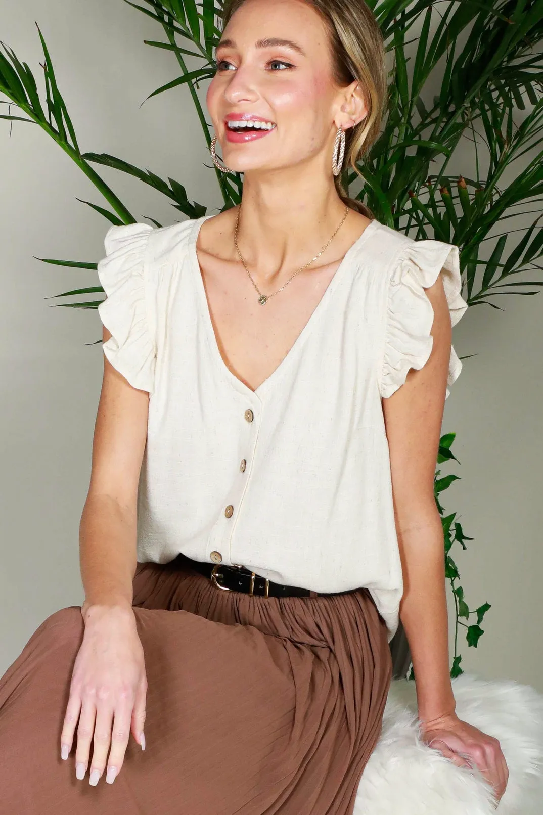 Linen button up v-neck sleeveless blouse in cream *