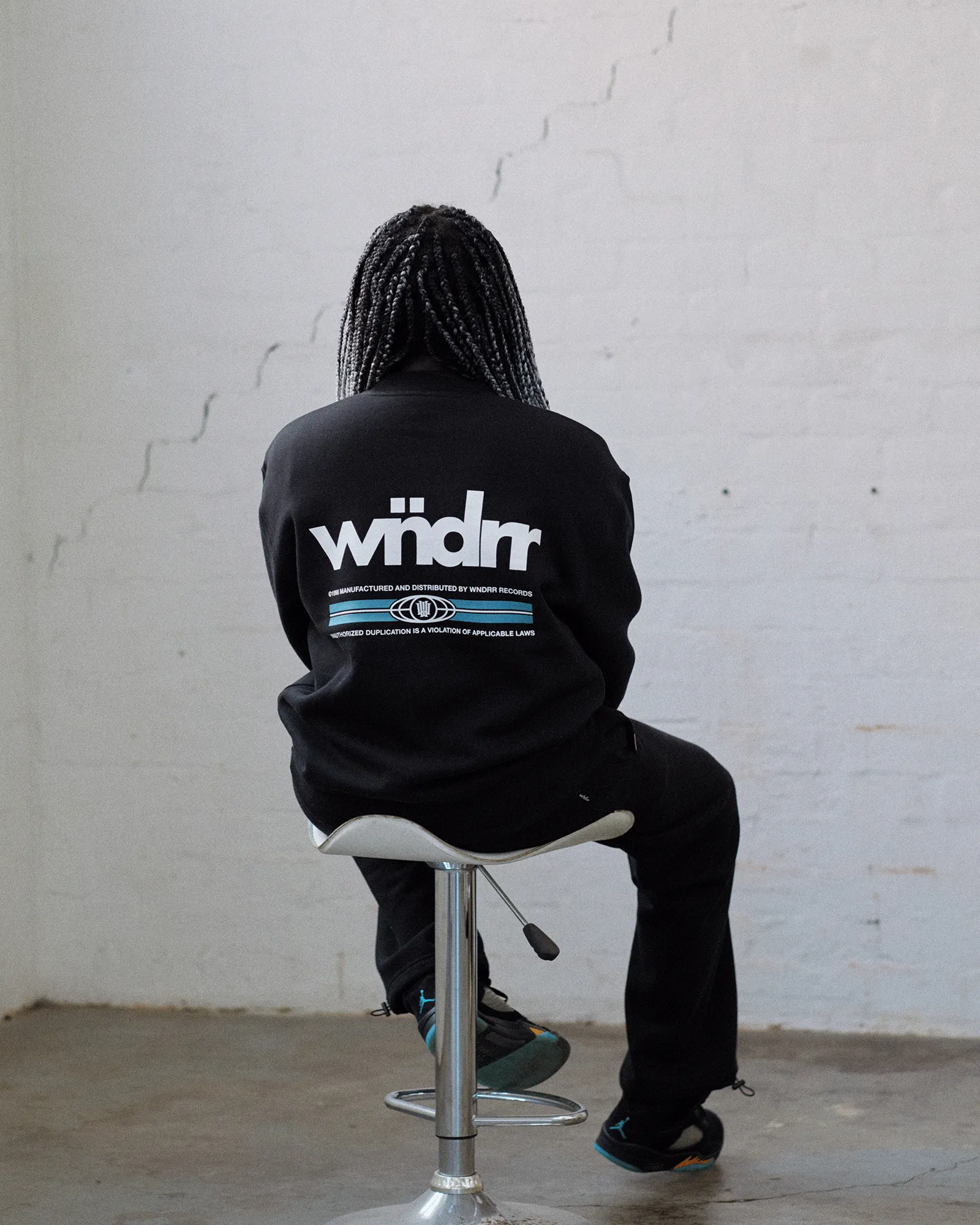 LODGE CREW SWEAT - BLACK