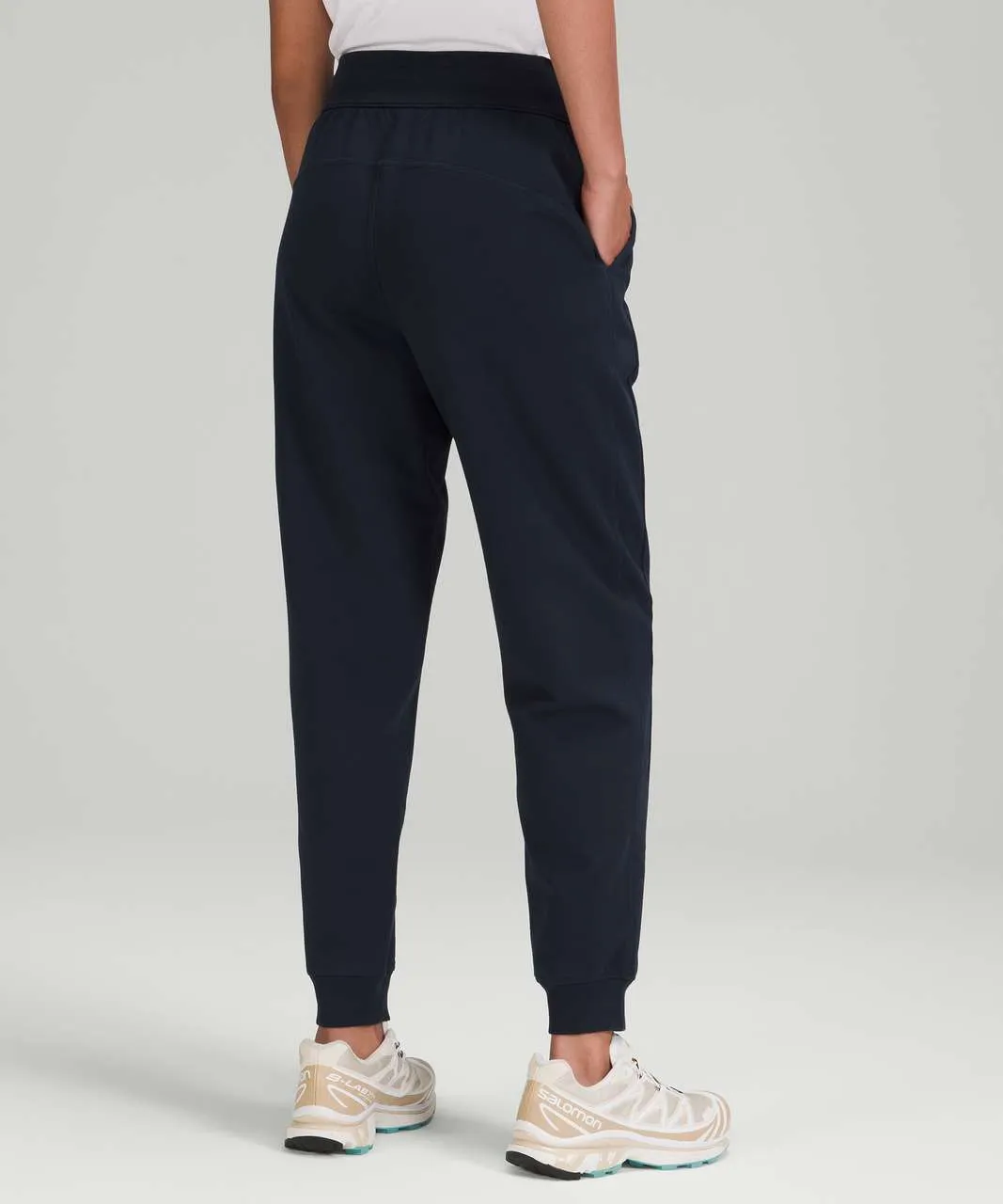Lululemon scuba high rise jogger size 2 NEW