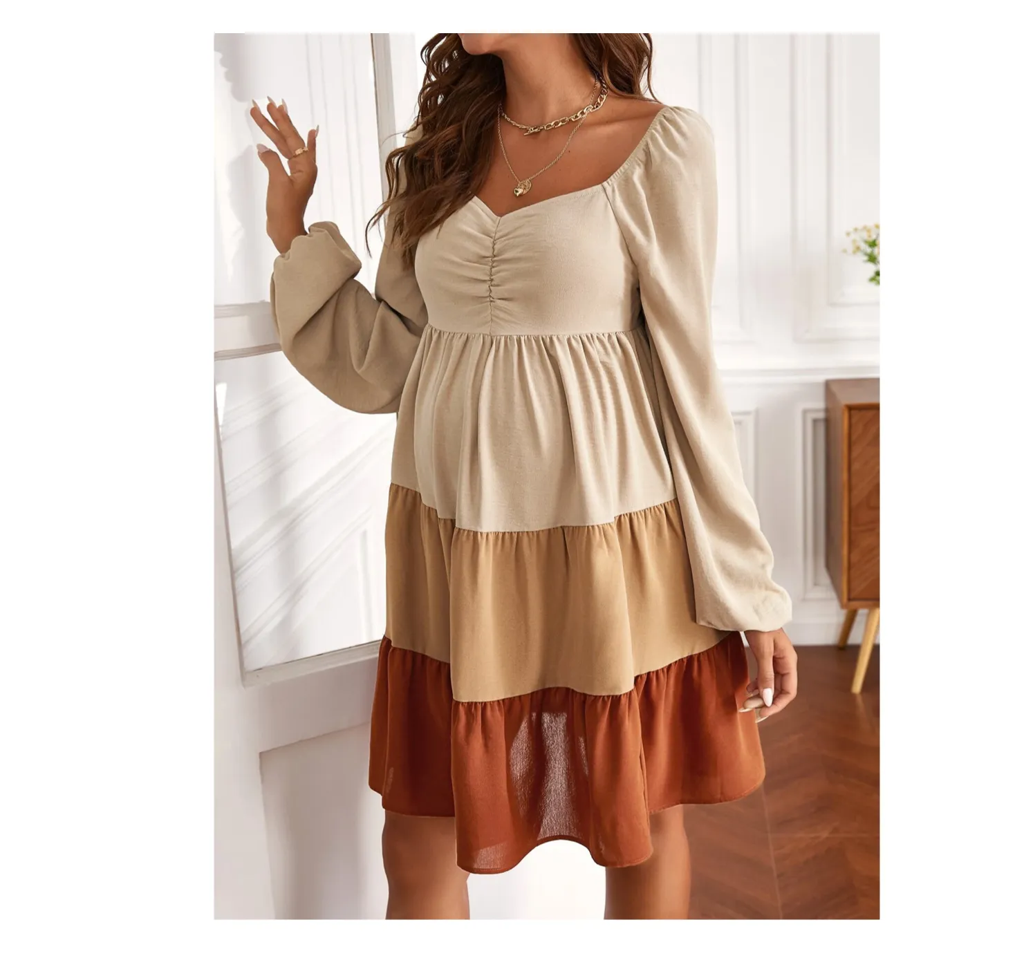 Maternity Sweetheart Neck Ruched Front Colorblock Dress