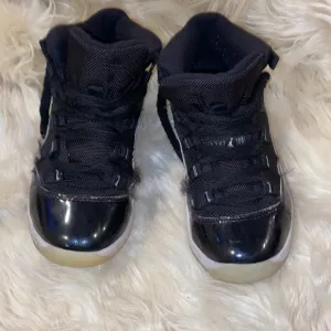 Nike Air Jordan 11 Retro Jubilee 25th Anniversary Kids PS Size 2y