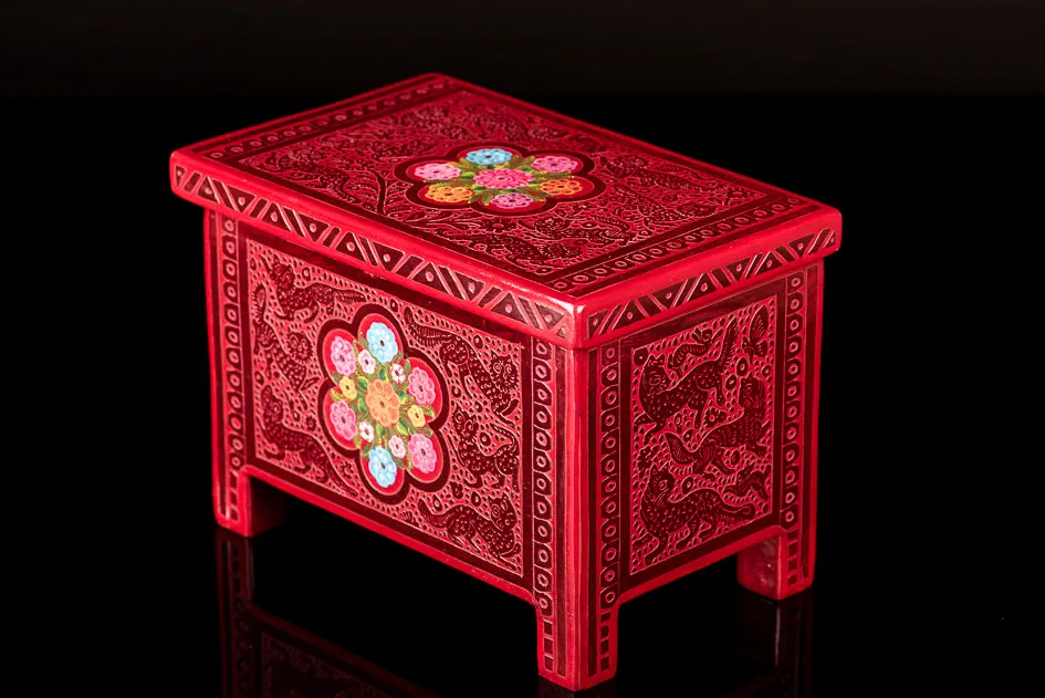 OLINALA RED LACQUERED WOOD CHEST