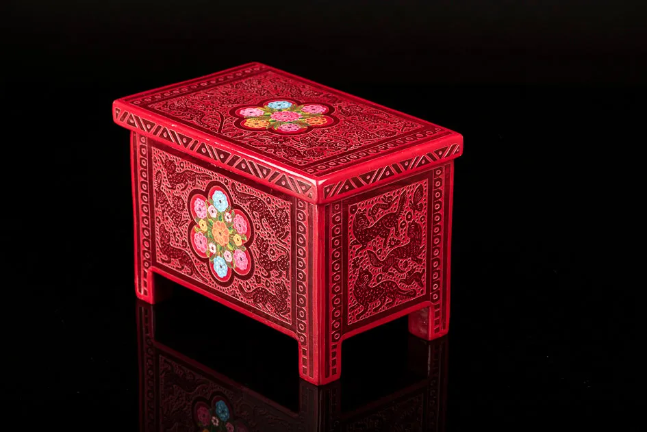 OLINALA RED LACQUERED WOOD CHEST