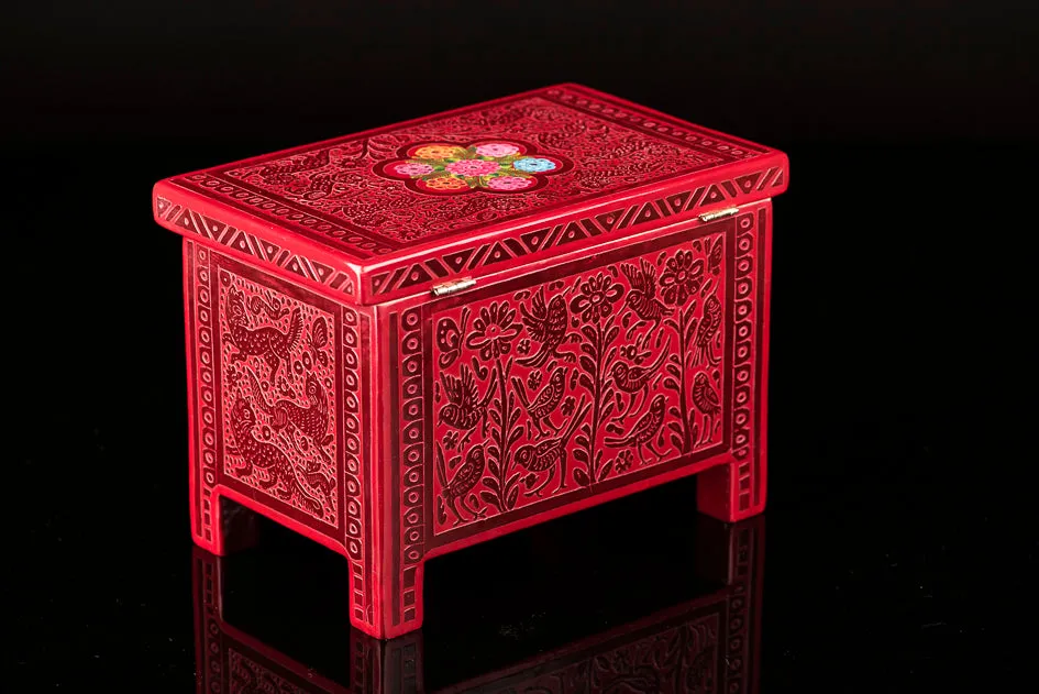 OLINALA RED LACQUERED WOOD CHEST