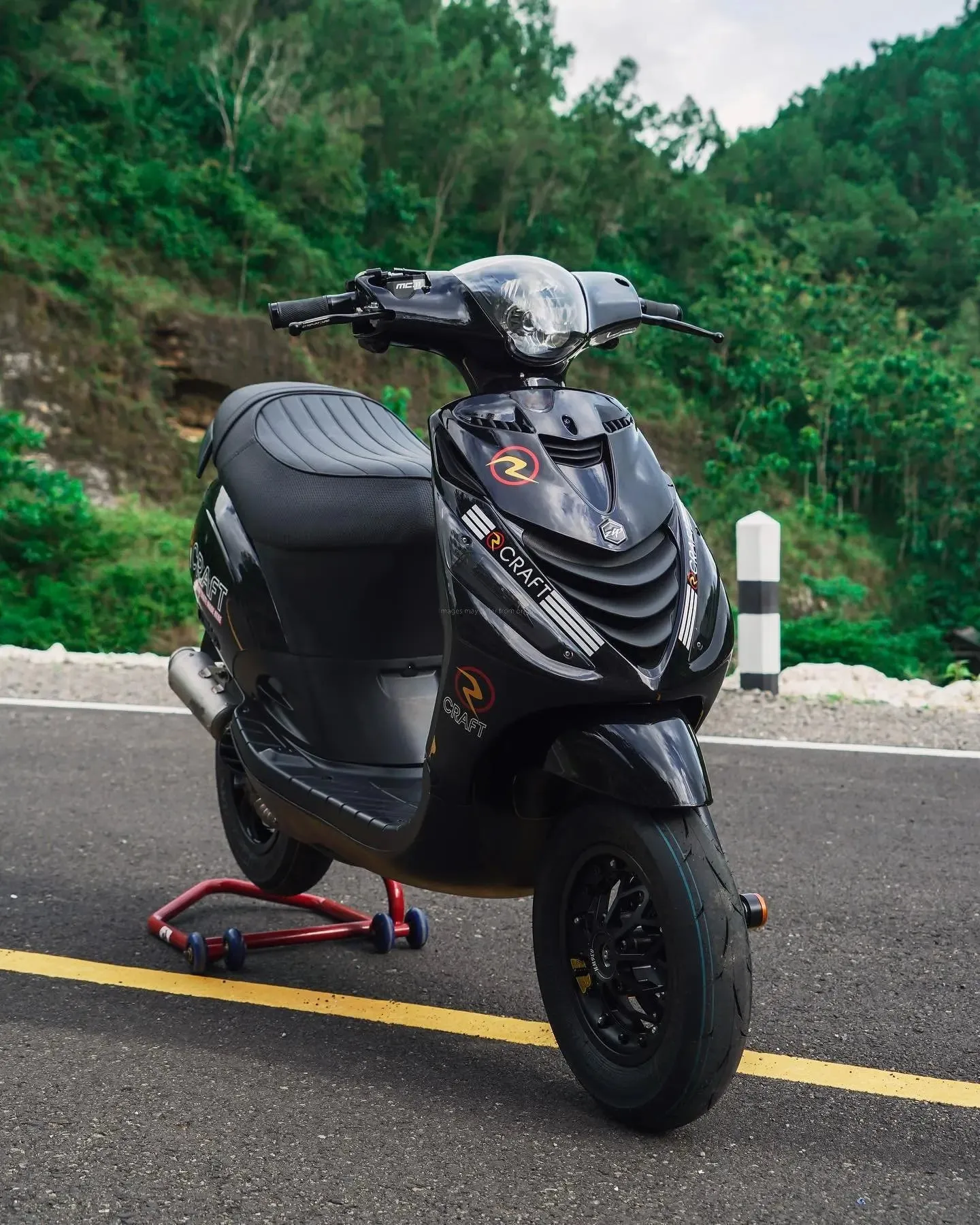 Panel Kit High Gloss Black | Piaggio ZIP 2000/SP Models