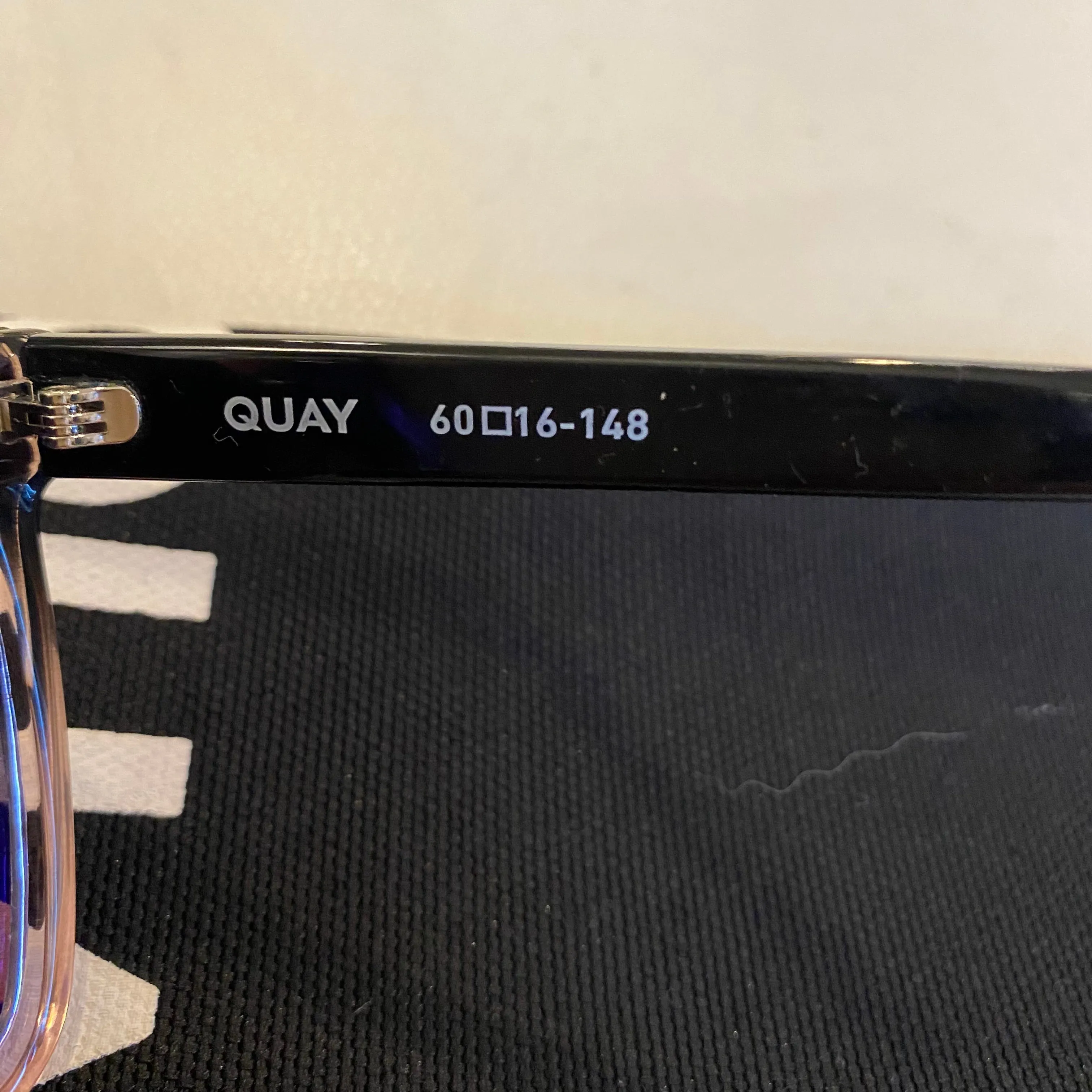 QUAY New Matte Black/Fade Coral NWOT