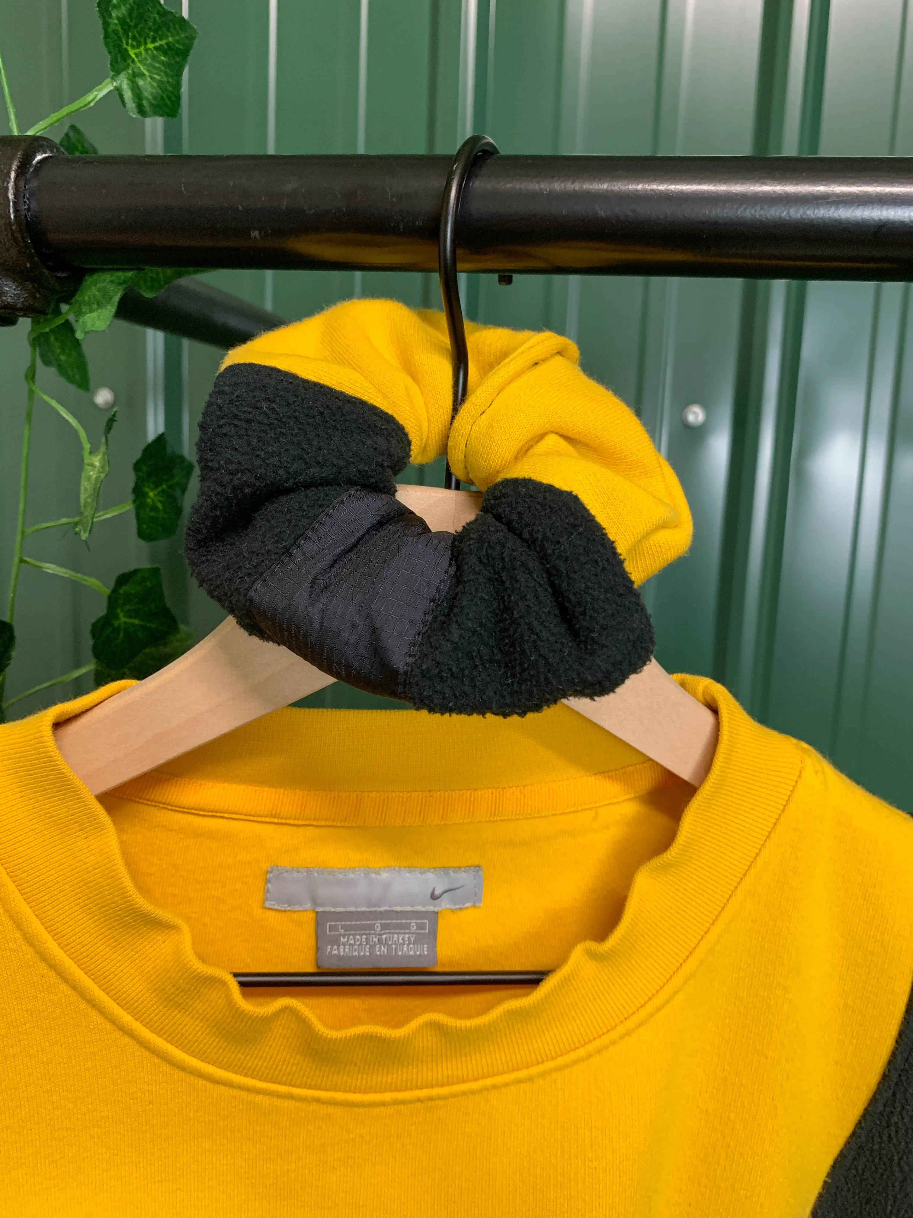 "1 of 1" Nike 2-Tone Crop Set (S/M)