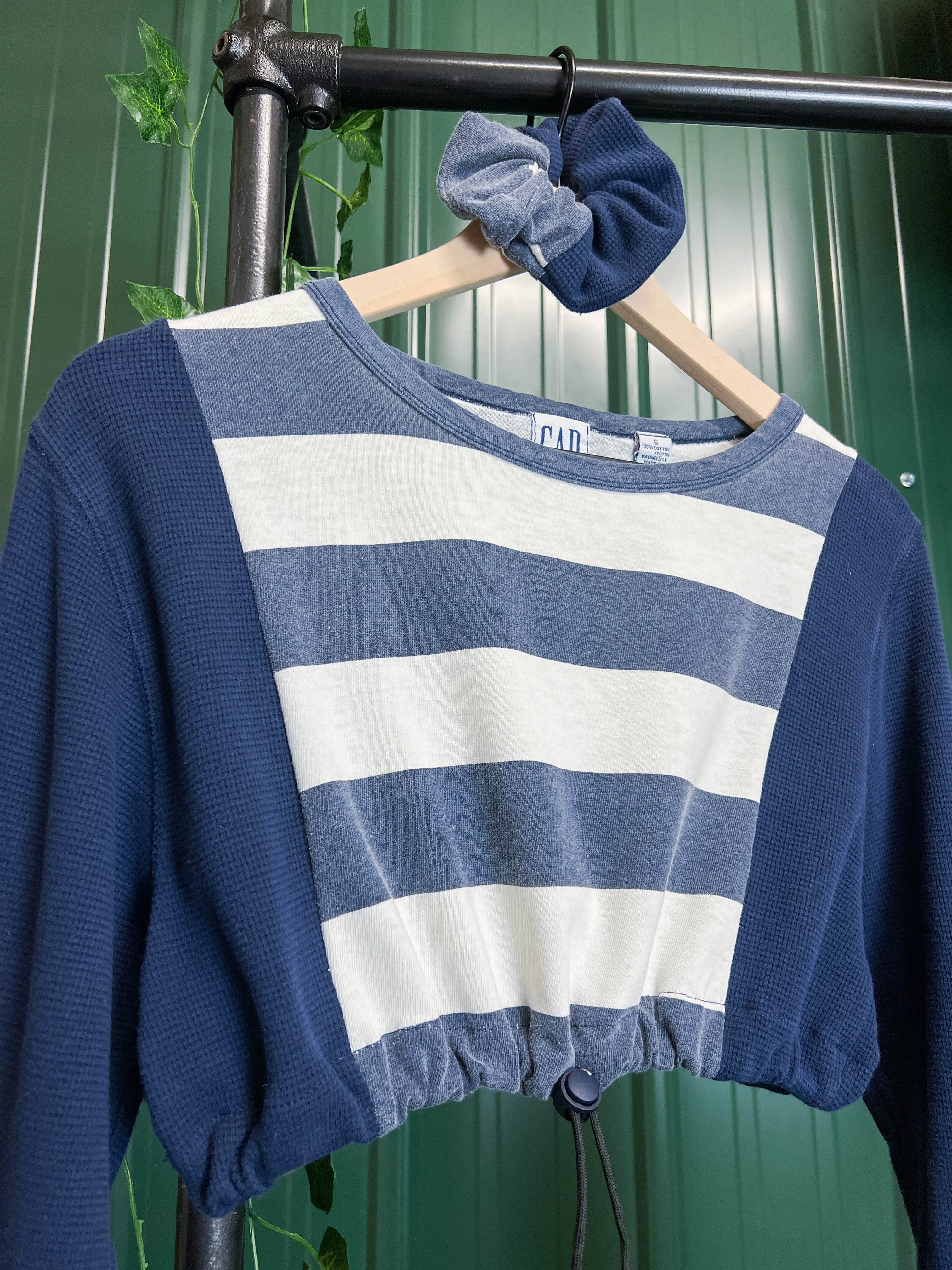 "1 of 1" Striped Thermal Sinch Crop (S/M)