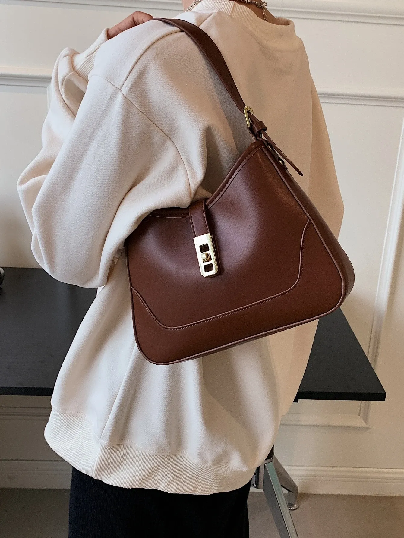 Twist Lock Hobo Bag