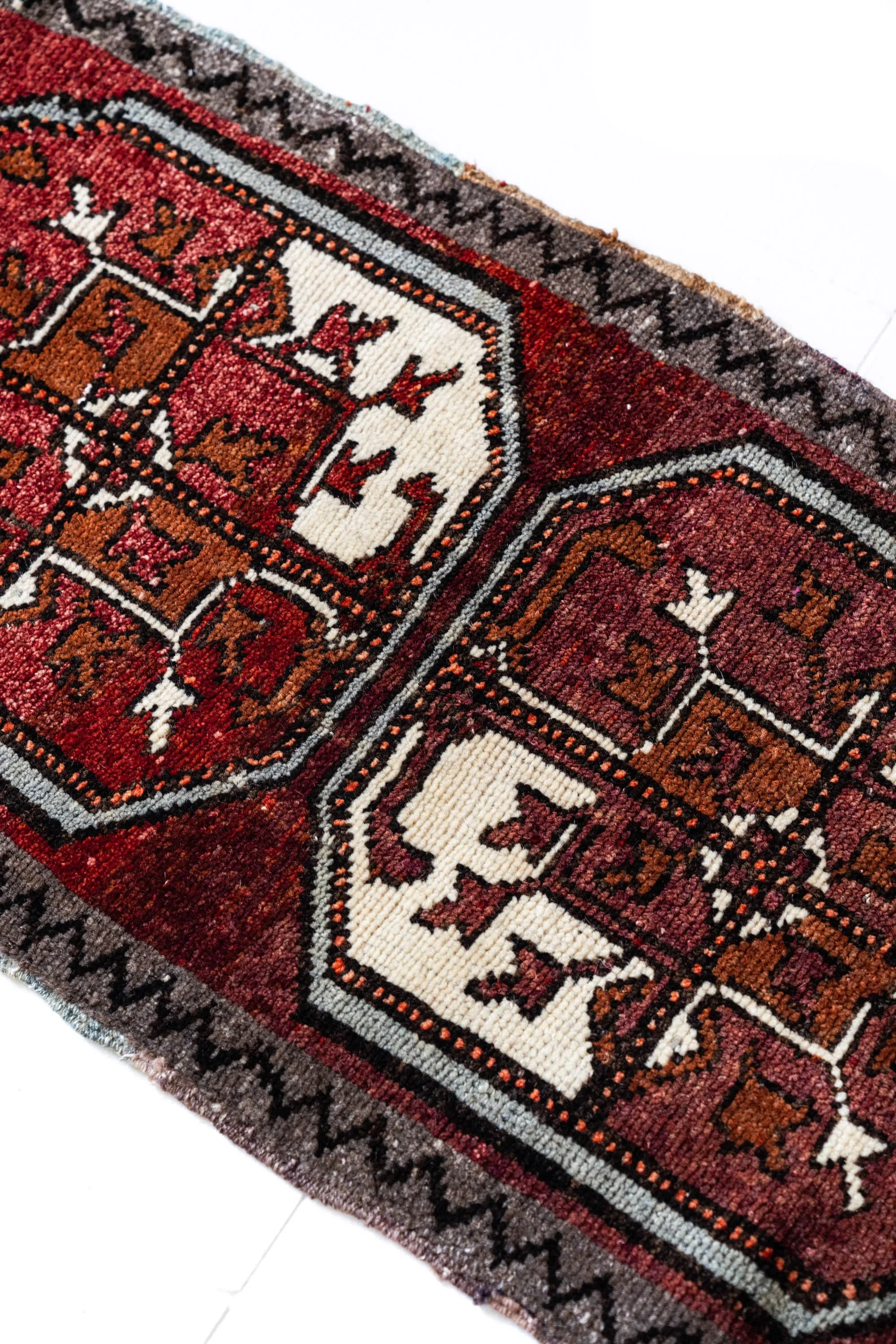 Vintage Turkish Mini Rug No. 478 | 1'7 x 2'10
