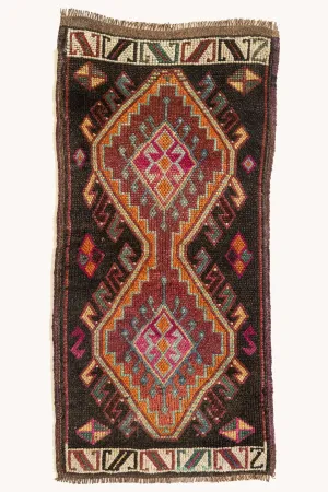 Vintage Turkish Mini Rug No. 621 | 1'9 x 3'8