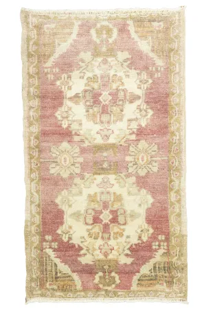 Vintage Turkish Mini Rug No. 668 | 1'7 x 2'11