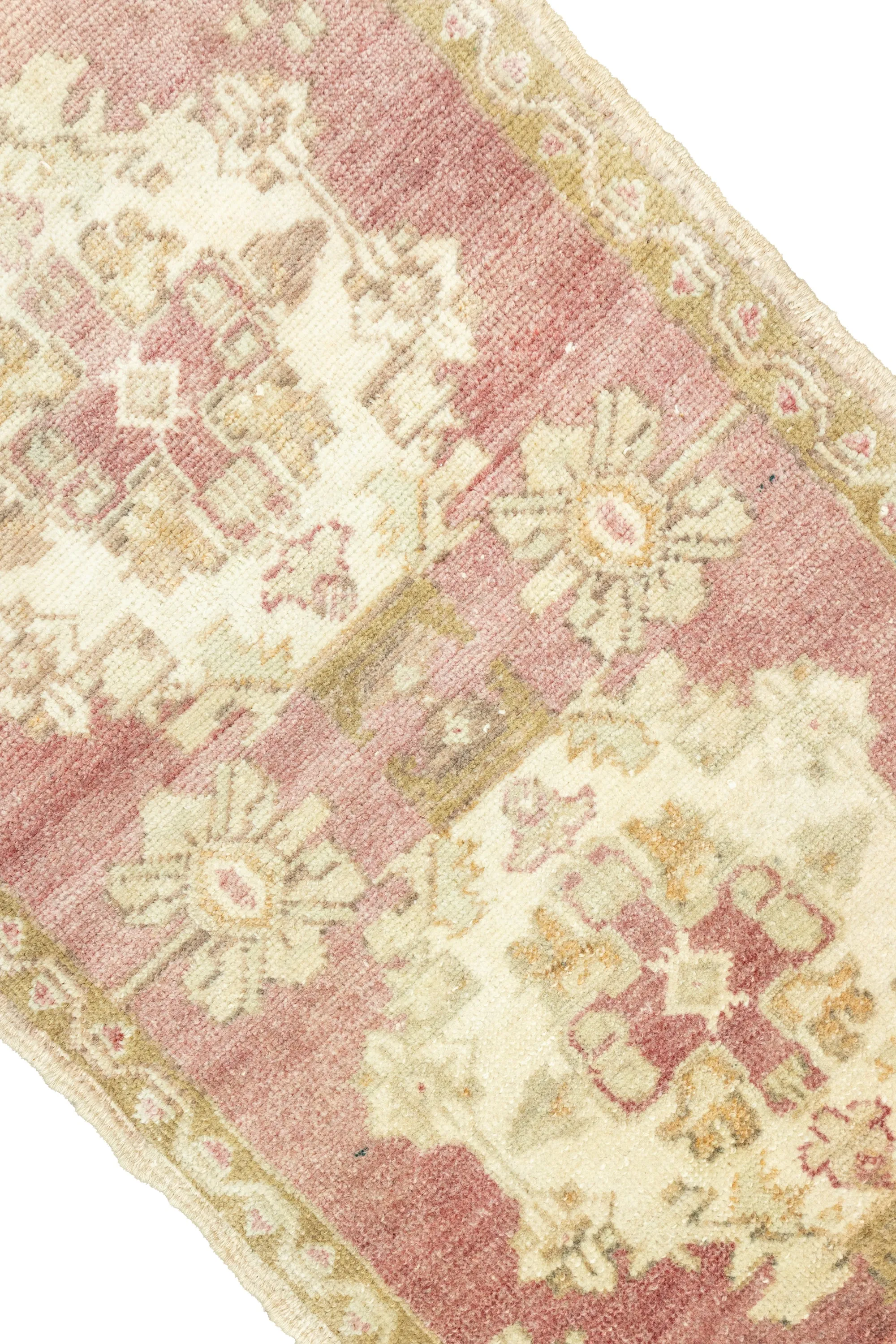 Vintage Turkish Mini Rug No. 668 | 1'7 x 2'11