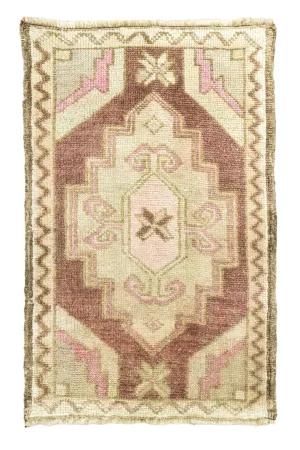 Vintage Turkish Mini Rug No. 671 | 1'11 x 3'1