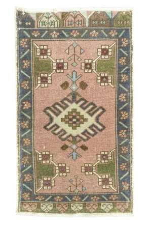 Vintage Turkish Mini Rug No. 681 | 1'8 x 2'11