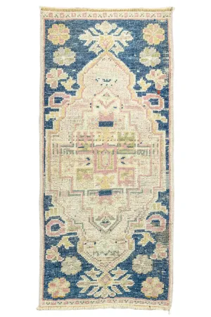 Vintage Turkish Mini Rug No. 682 | 1'5 x 3'1