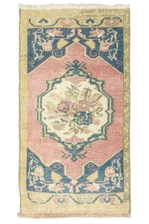 Vintage Turkish Mini Rug No. 684 | 1'8 x 3'2