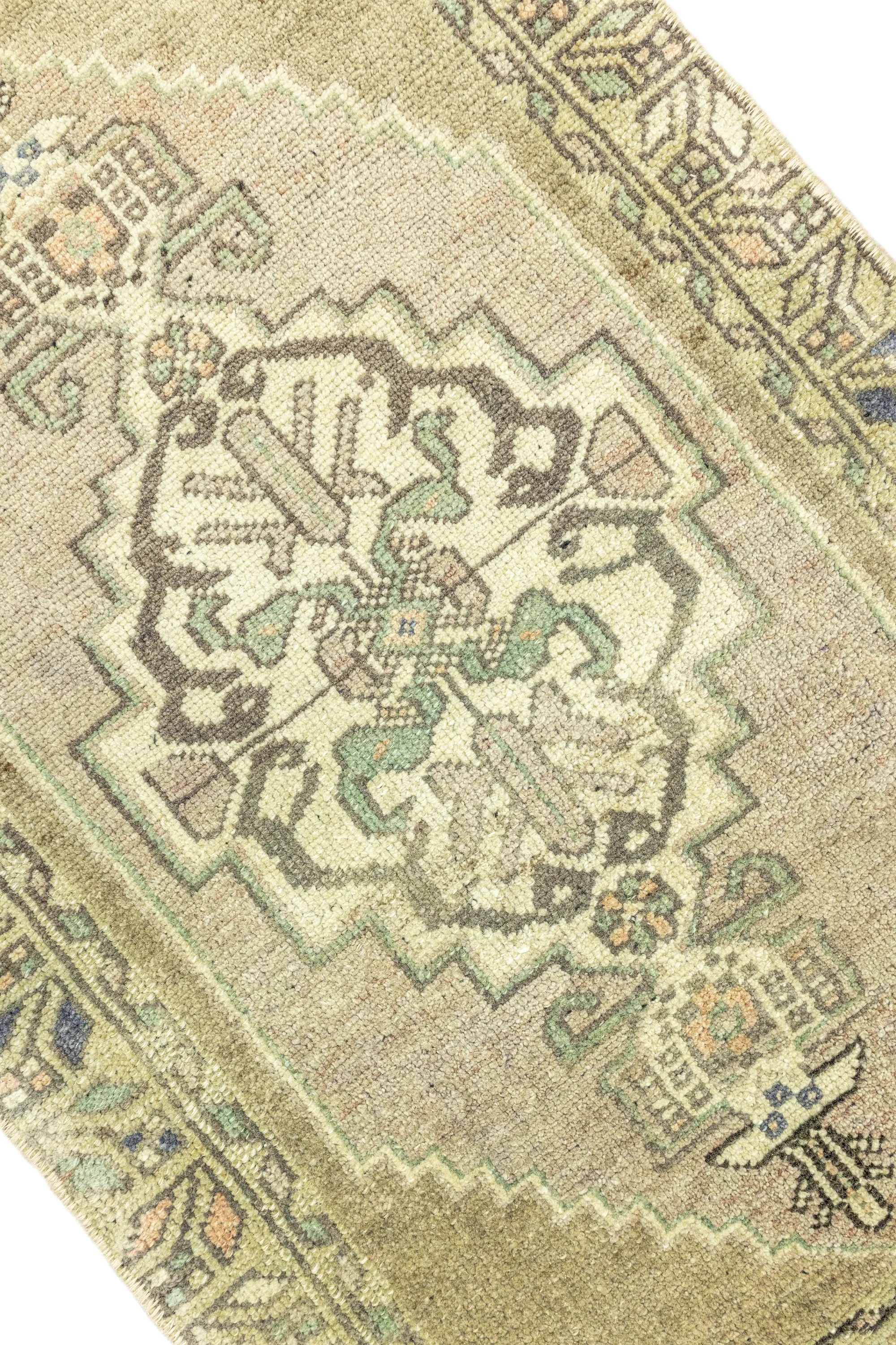 Vintage Turkish Mini Rug No. 693 | 1'11 x 3'7