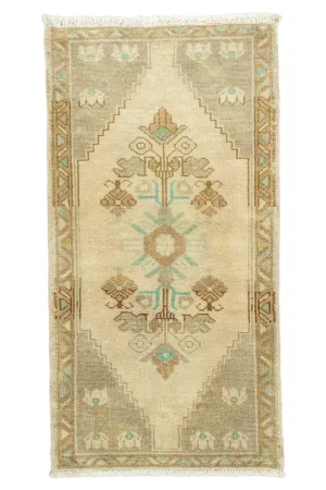 Vintage Turkish Mini Rug No. 695 | 1'8 x 3'1