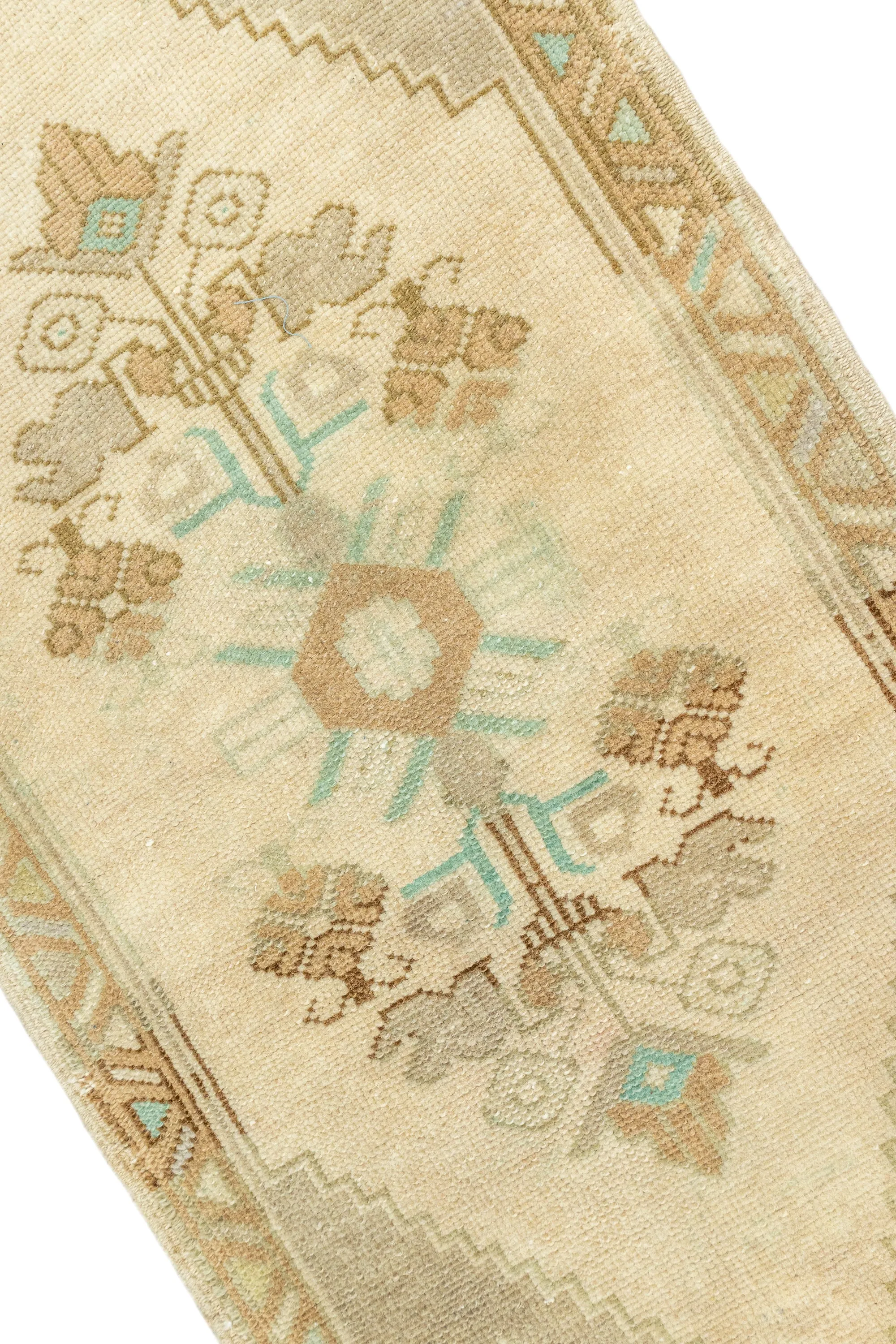 Vintage Turkish Mini Rug No. 695 | 1'8 x 3'1