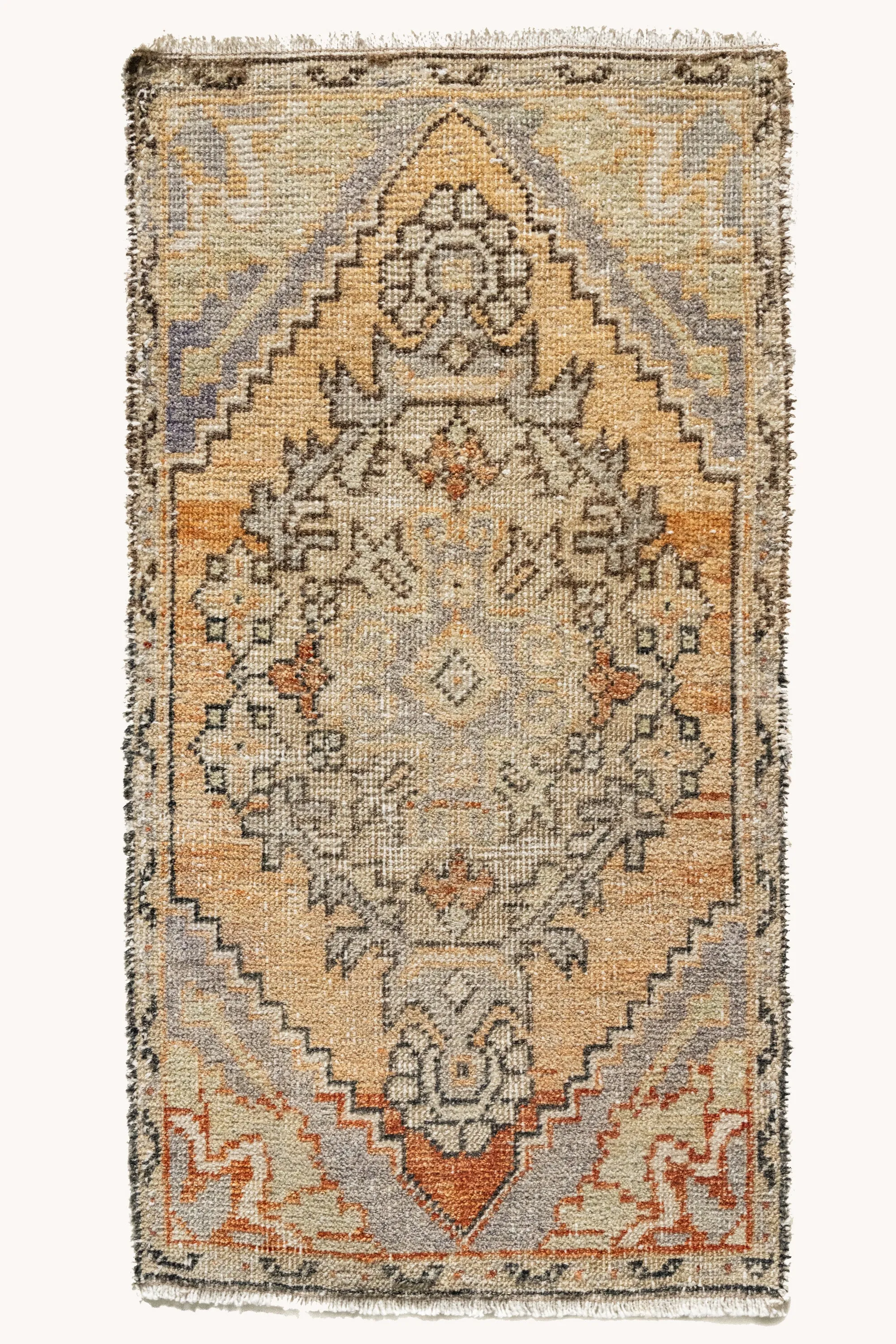 Vintage Turkish Mini Rug No. 713 | 1'7 x 3'1